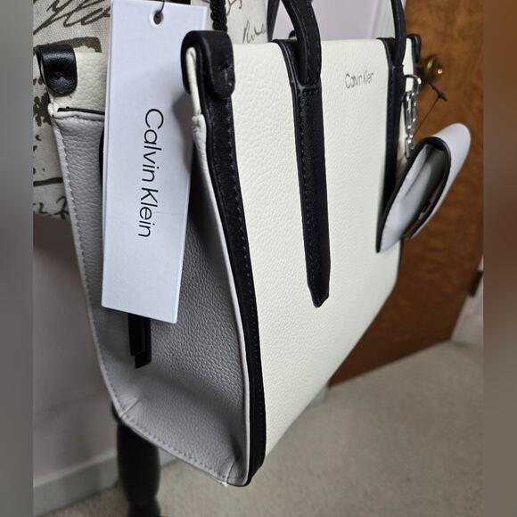 NWT CALVIN KLEIN Womens Off White Grey and Black Handbag with Crossbody Strap - Picture 2 of 14